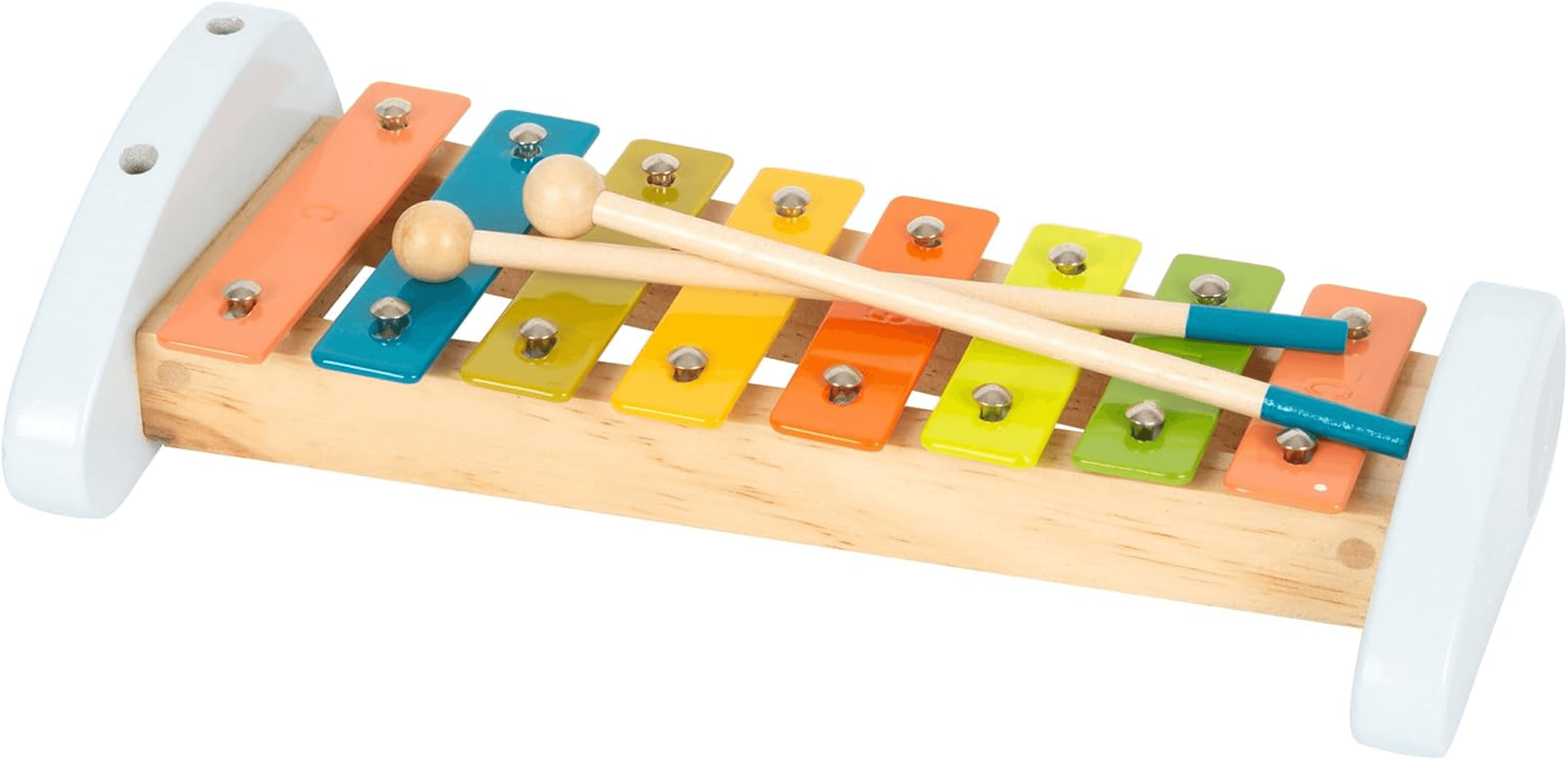 Un xilófono de madera colorido con dos mazos de madera encima sobre fondo blanco.