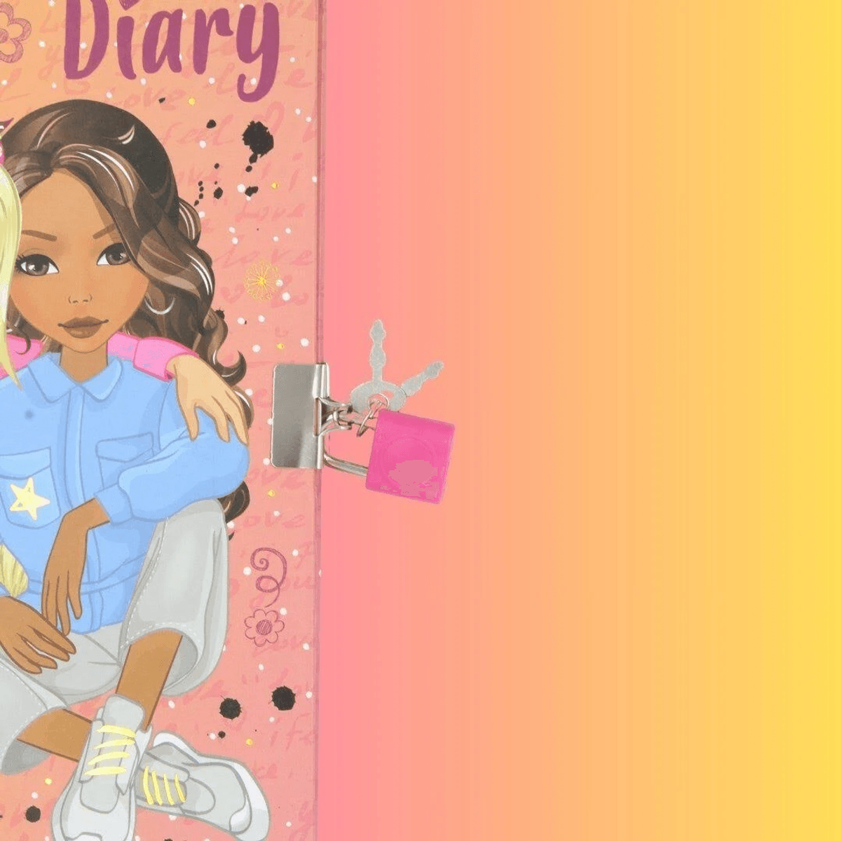 Diario rosa con la ilustración de dos amigas y un pequeño candado rosa con llaves.