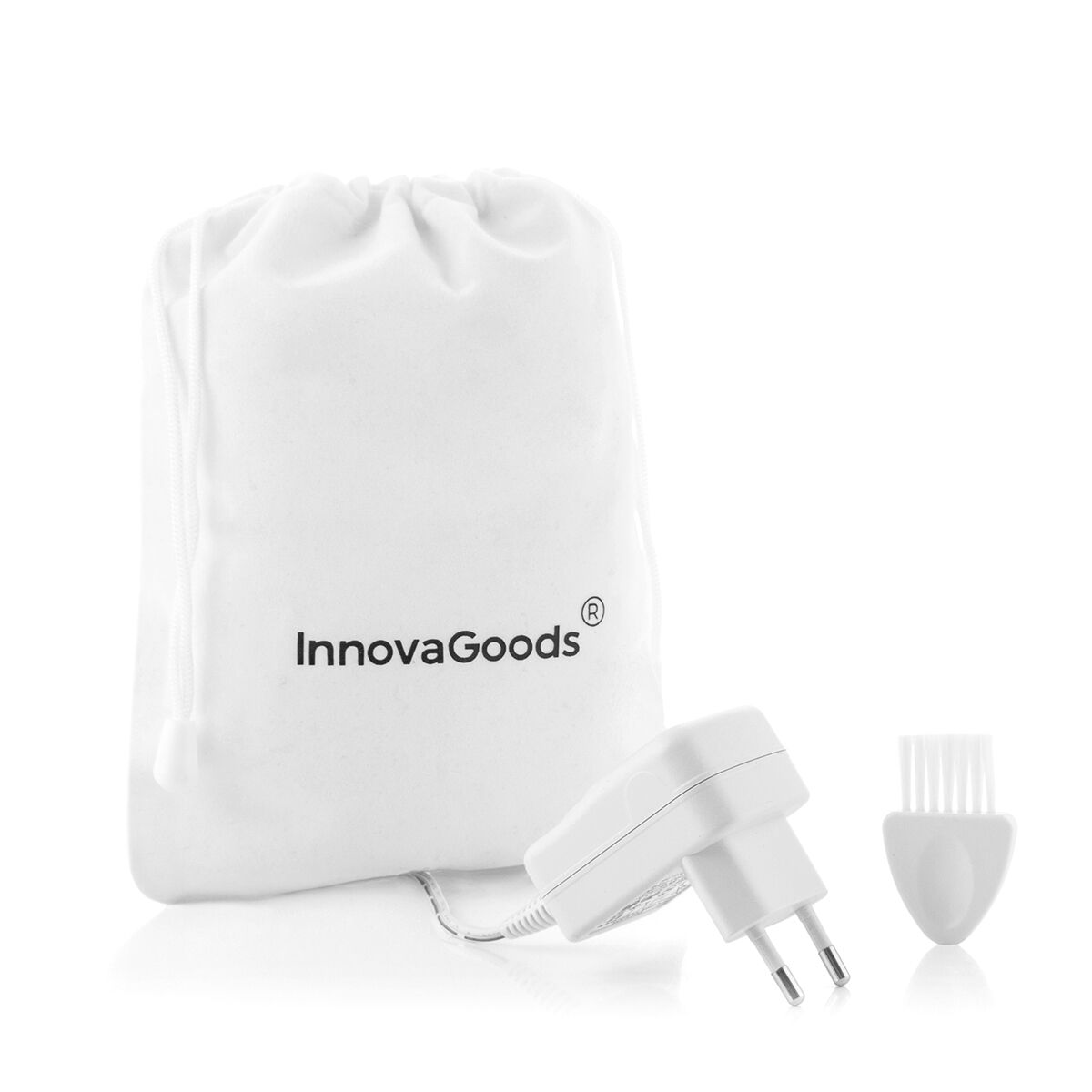 Una custodia bianca InnovaGoods, un alimentatore e una piccola spazzola su sfondo bianco.