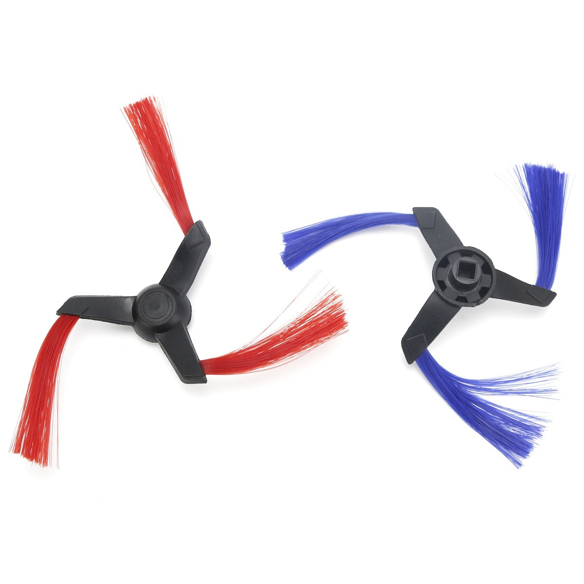 Deux brosses latérales de robot aspirateur à trois branches, une rouge et une bleue.