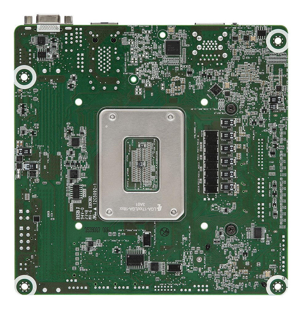 Scheda madre verde con socket CPU argentato e numerosi componenti elettronici.