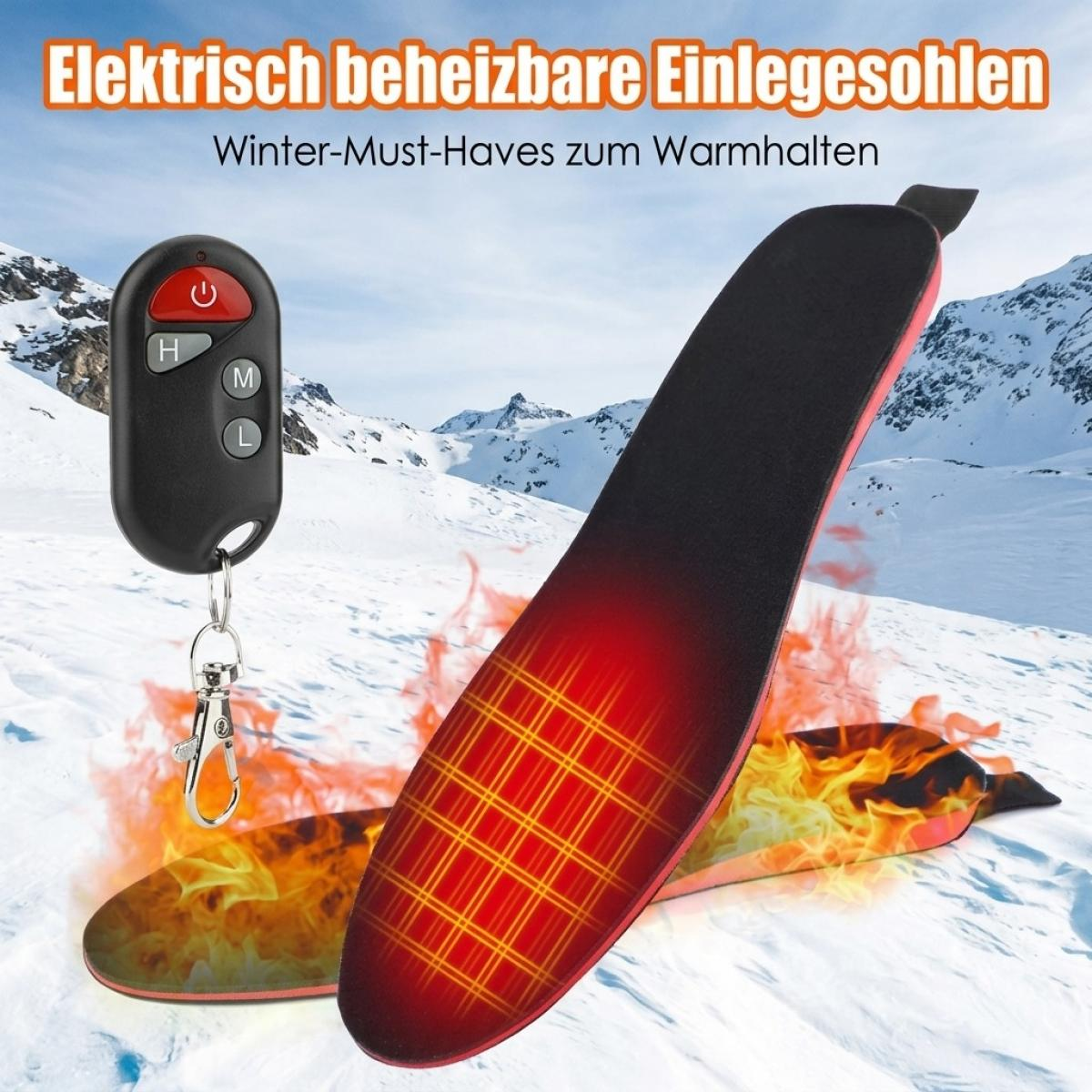 Elektrisch beheizbare Einlegesohlen mit Fernbedienung vor verschneiter Bergkulisse.