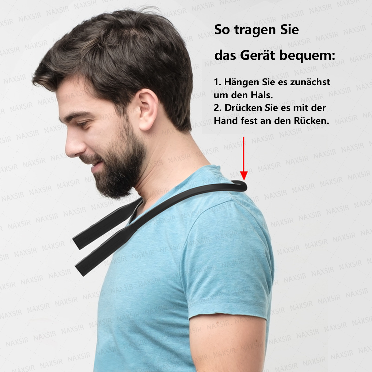 Ein Mann mit blauem Shirt trägt ein schwarzes Nackengerät, mit deutschem Text und rotem Pfeil.