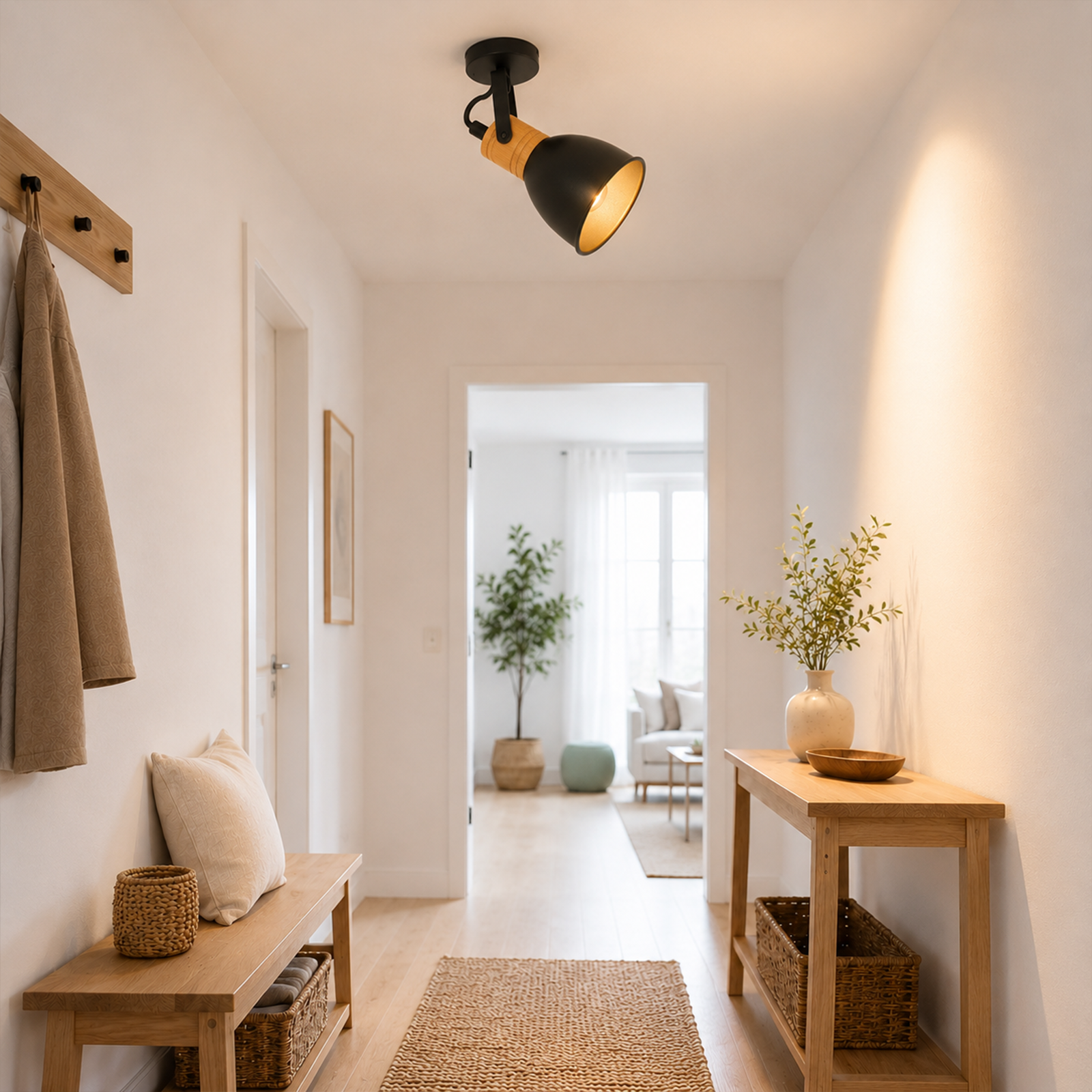 Un pasillo luminoso con bancos de madera, decoración y una lámpara de techo negra.