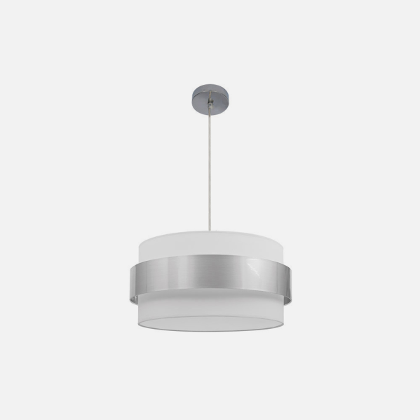 Lámpara colgante moderna con pantalla de tela blanca y un anillo metálico alrededor sobre fondo neutro.