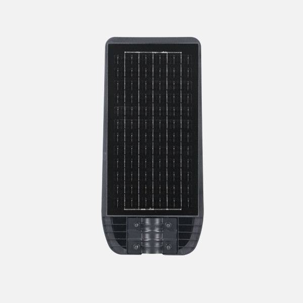 Farola solar negra con panel solar rectangular y soporte de montaje sobre fondo claro.
