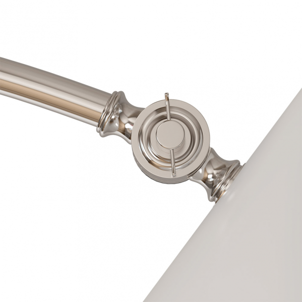 Primer plano de una articulación metálica plateada y brillante que conecta una varilla con una pantalla.