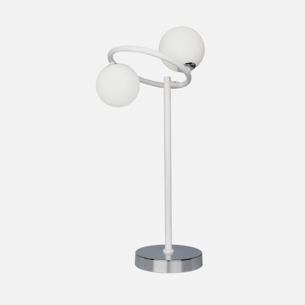 Lámpara de mesa blanca moderna con dos esferas de vidrio en marco curvo y base cromada.