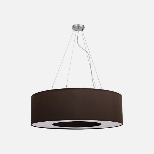 Una elegante lámpara colgante marrón con una pantalla cilíndrica ancha y finos cables de suspensión.