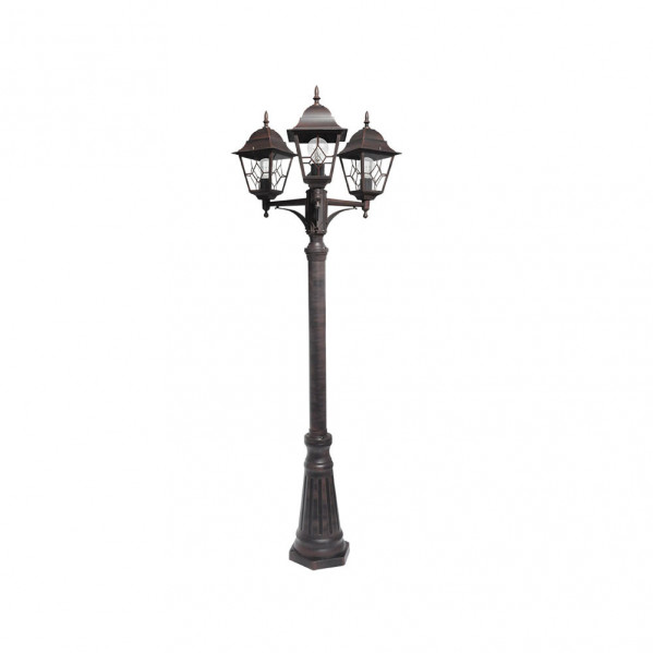 Una farola de jardín clásica y oscura de tres cabezas con paneles de vidrio ornamentados sobre fondo blanco.