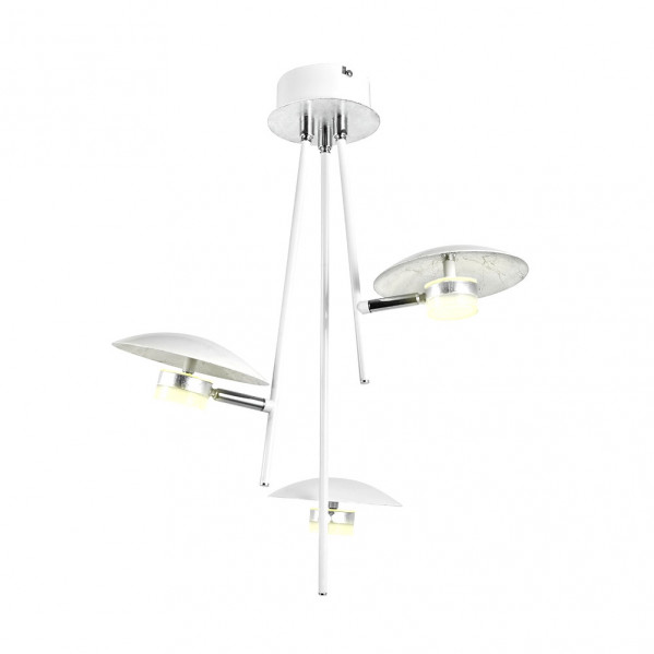Moderna lámpara de techo blanca con tres brazos asimétricos y pantallas iluminadas sobre fondo blanco.