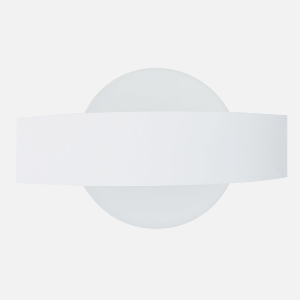 Una lámpara de pared blanca y minimalista con una base circular y una pantalla curva.