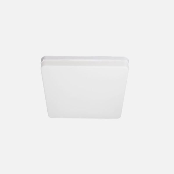 Una lámpara de techo cuadrada blanca sobre un fondo neutro.