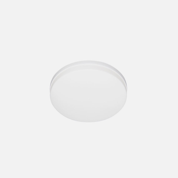 Una lámpara de techo redonda y blanca sobre un fondo gris liso.
