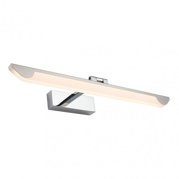 Lámpara de pared moderna cromada con difusor luminoso alargado sobre fondo blanco.