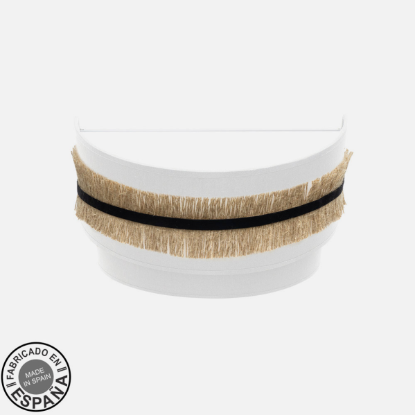 Lámpara de pared semicircular blanca con flecos beiges y franja negra.