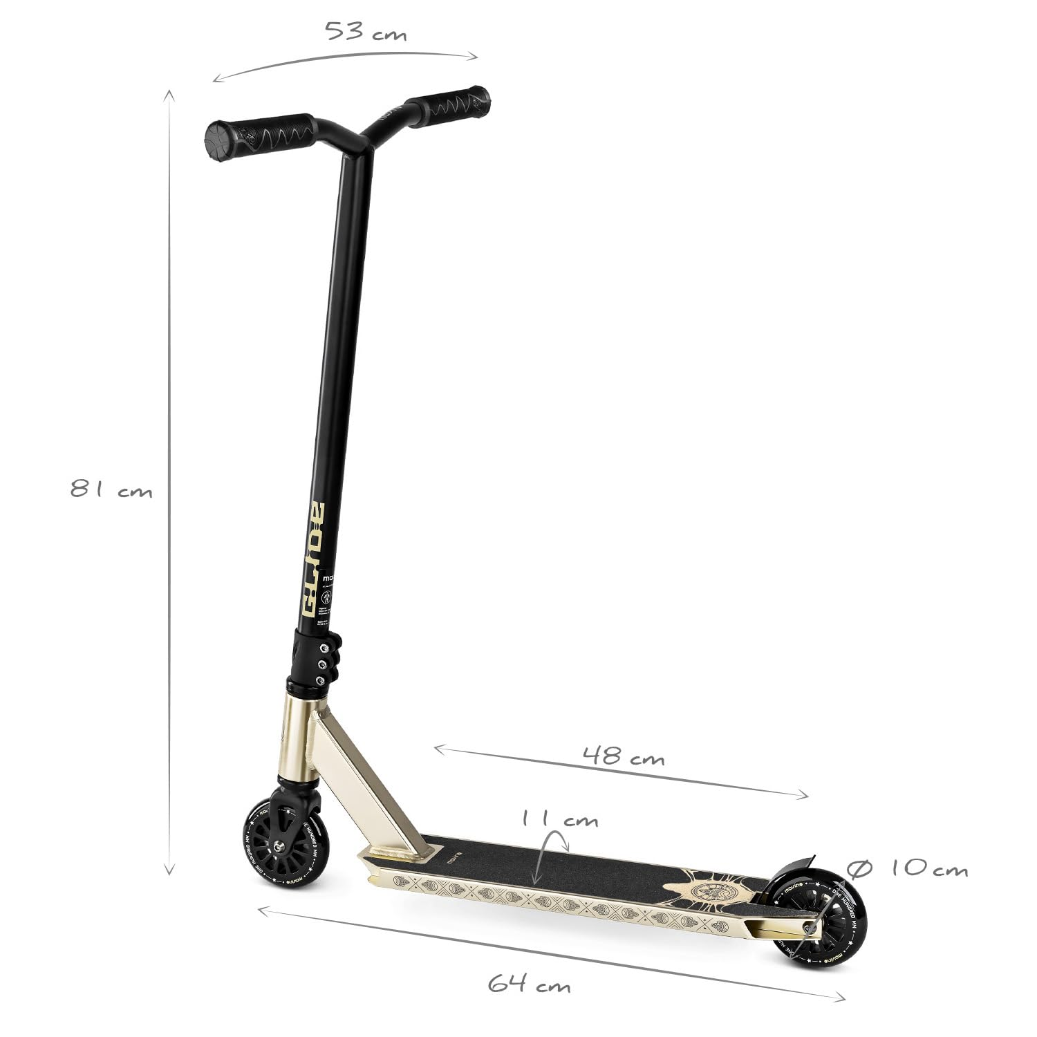 Ein schwarz-goldener Stunt-Scooter mit Maßangaben für Höhe, Länge und Raddurchmesser.