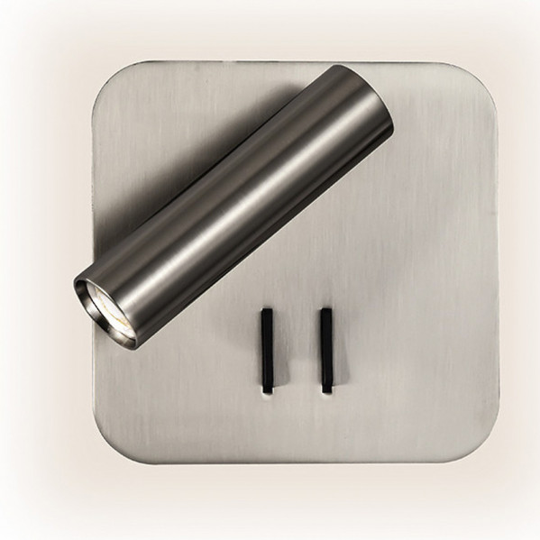 Un aplique de pared rectangular de metal cepillado con un foco cilíndrico inclinado y dos interruptores negros.