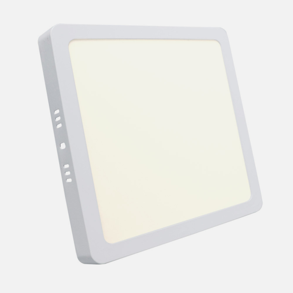 Una lámpara de techo LED blanca y cuadrada brilla sobre un fondo gris claro neutral.