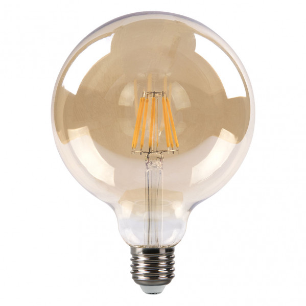 Una bombilla Edison grande y redonda con filamentos visibles y vidrio ámbar sobre un fondo blanco.