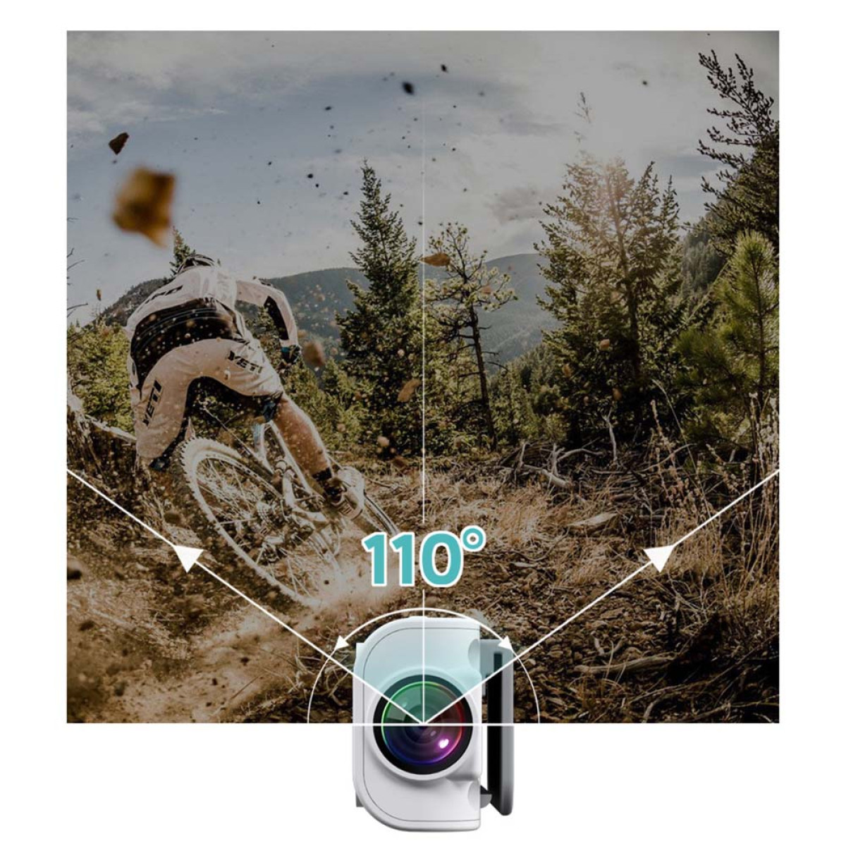 Eine weiße Action-Kamera mit 110-Grad-Sichtfeld filmt einen Mountainbiker auf einem Waldweg.