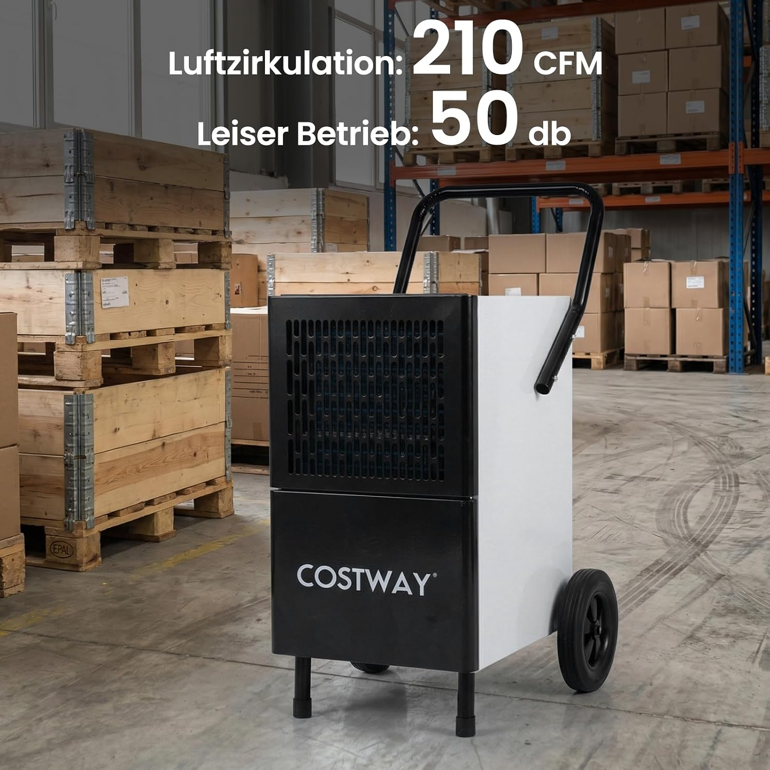 Ein weißer und schwarzer Costway Entfeuchter mit Rollen steht in einem großen Lagerhaus mit Holzpaletten.