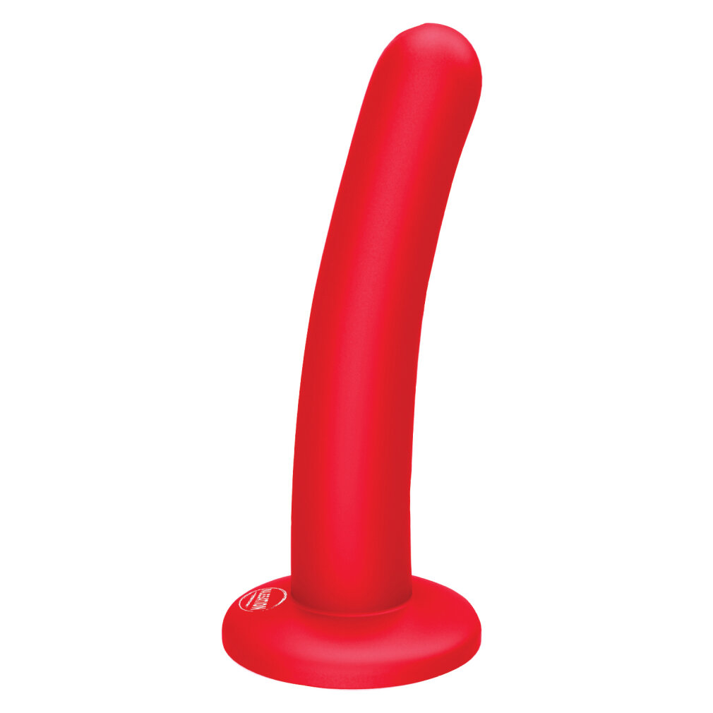 Ein glatter, gebogener roter Dildo mit einem runden Saugfuß vor weißem Hintergrund.