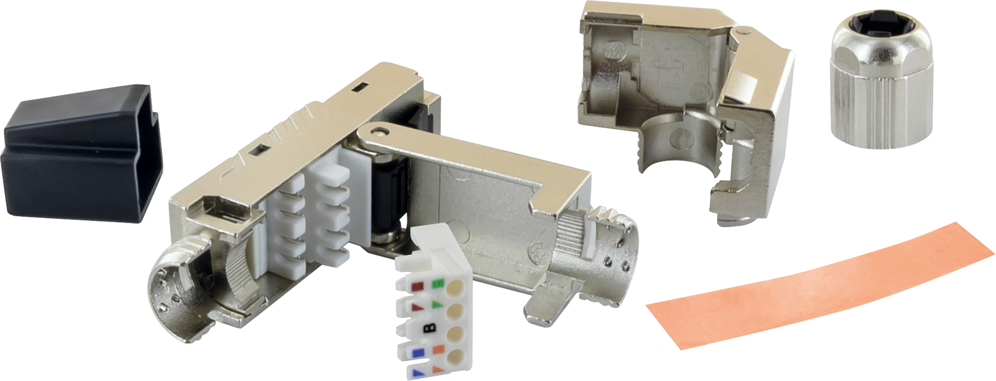 Verschiedene Teile eines zerlegten RJ45-Steckers, einschließlich Gehäuse, Kappe und Kabelverschraubung auf weißem Grund.