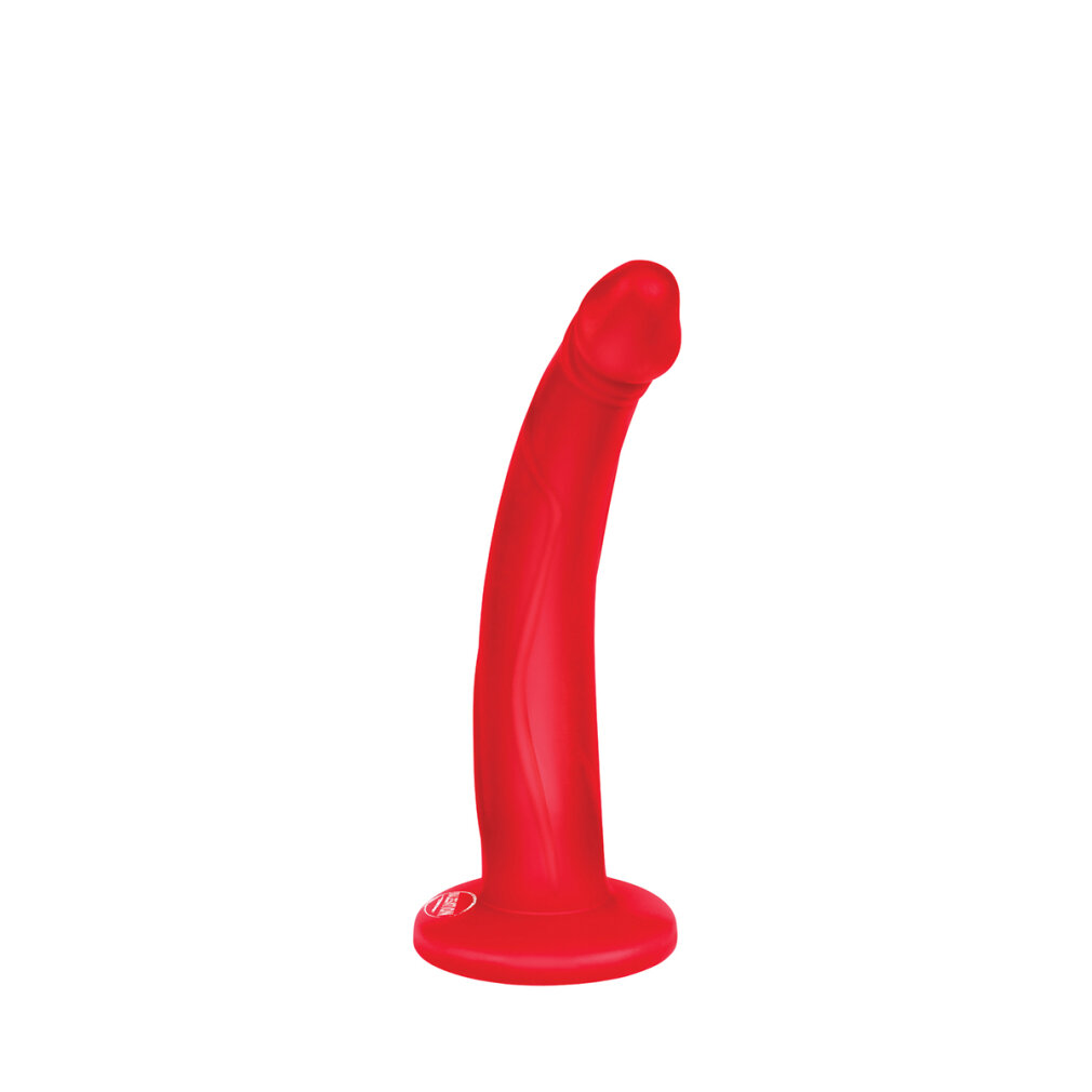Ein roter, gebogener Silikon-Dildo mit runder Basis auf weiem Hintergrund.