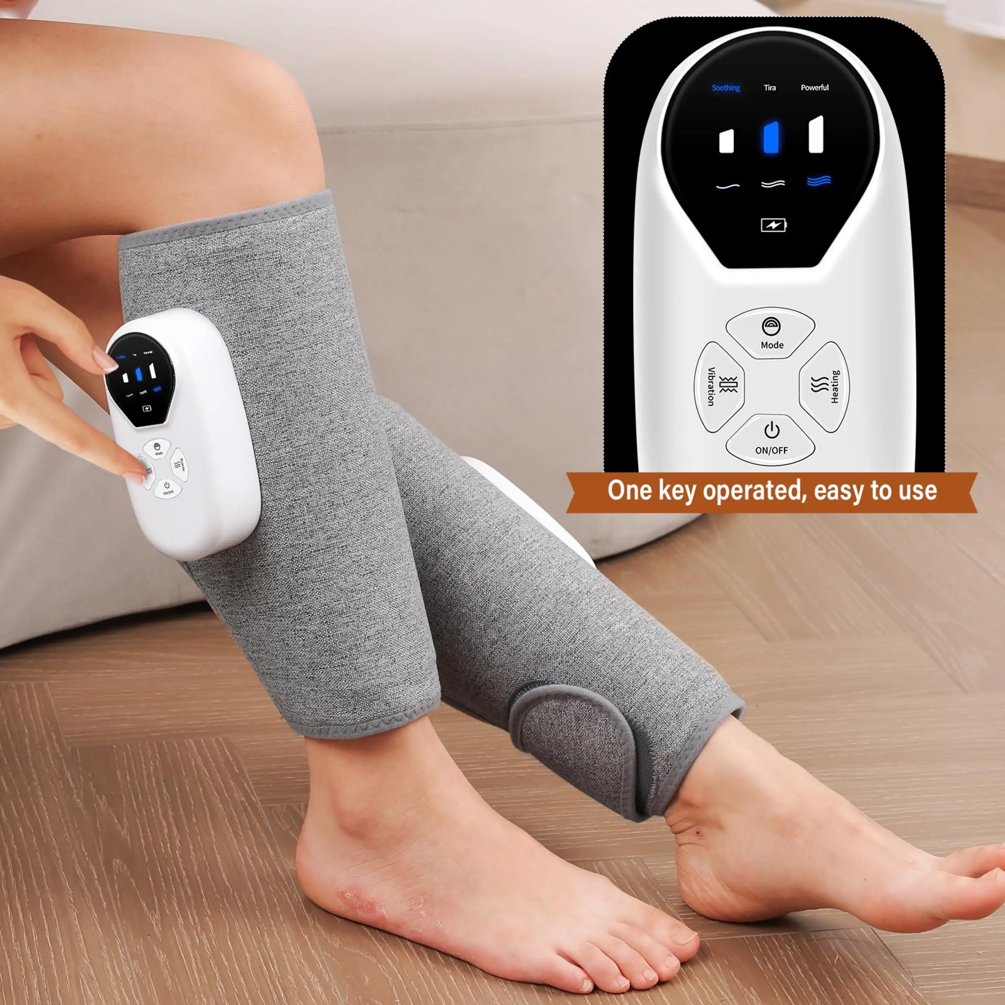 Eine Person trägt graue Beinmassagegeräte an beiden Waden, mit Nahaufnahme der Steuerung.