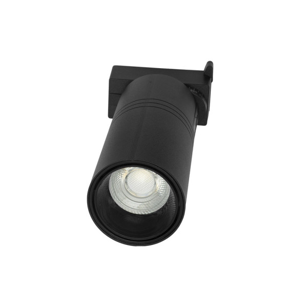 Un foco LED negro con carcasa cilíndrica y parte frontal brillante sobre fondo blanco.