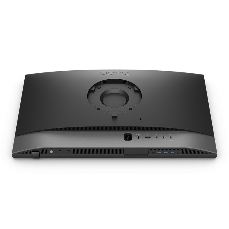 Retro di un monitor BenQ nero con supporto VESA e varie porte di connessione in basso.