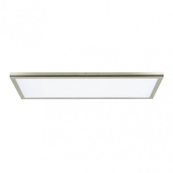 Una lámpara de techo LED alargada con marco de metal plateado y panel de luz blanco sobre fondo blanco.