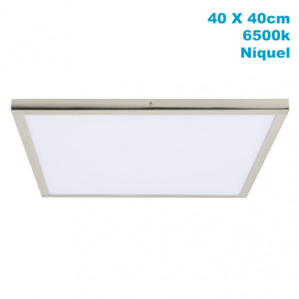 Lámpara de techo LED cuadrada de níquel, 40x40 cm, 6500k, sobre fondo blanco.