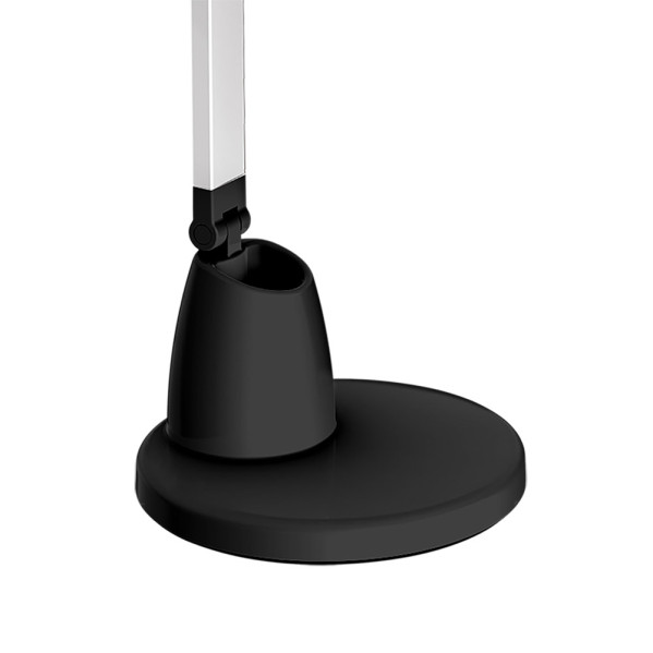 Una base de lámpara redonda negra con una bisagra que conecta un brazo vertical blanco.