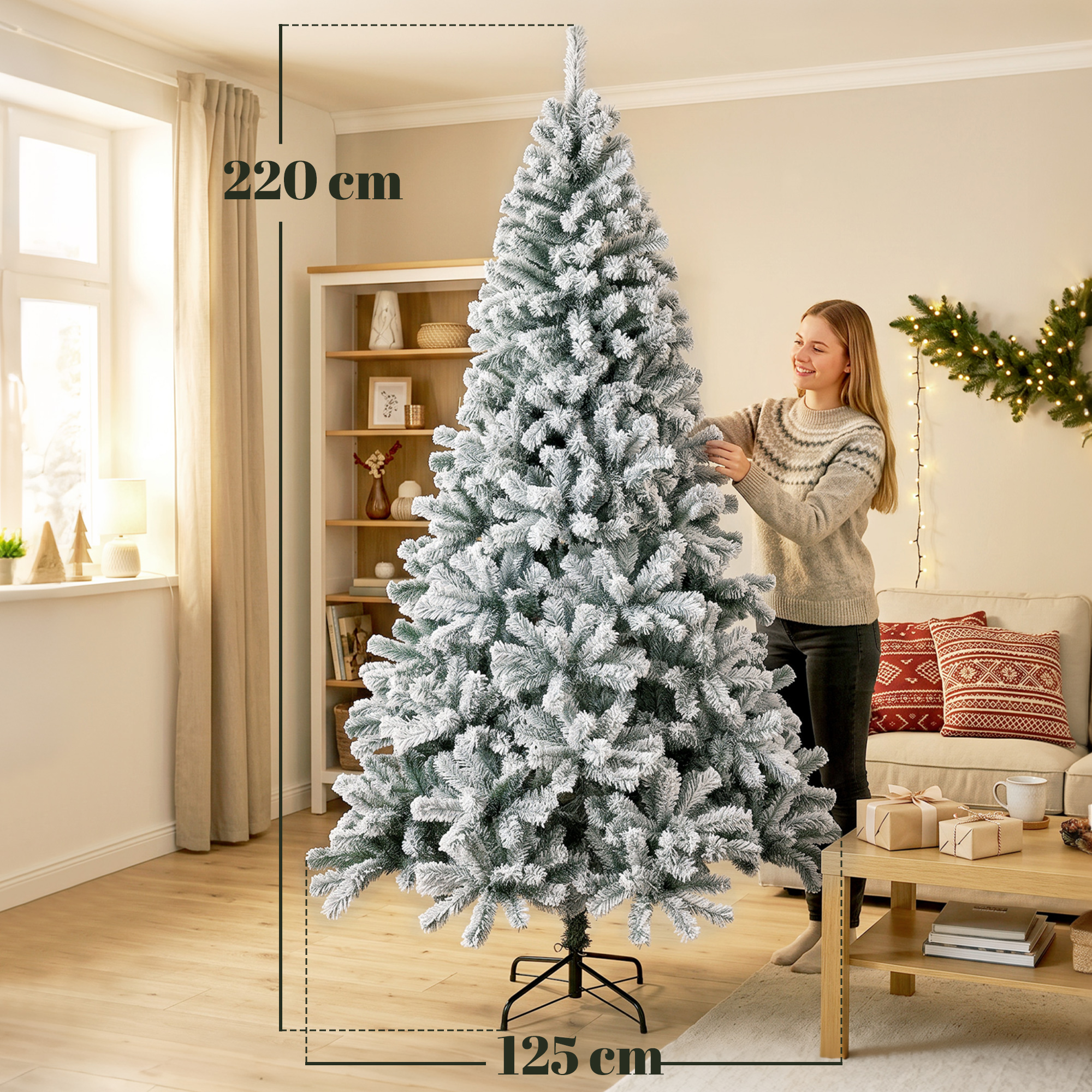 Una mujer decora un árbol de Navidad artificial nevado de 220 cm en una sala de estar.