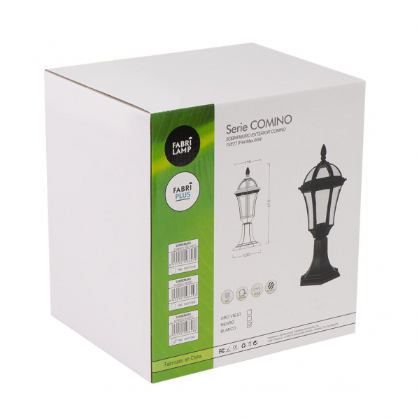 Una caja blanca con raya verde muestra impresiones de lámpara de exterior, marca Fabrilamp y códigos de barras.