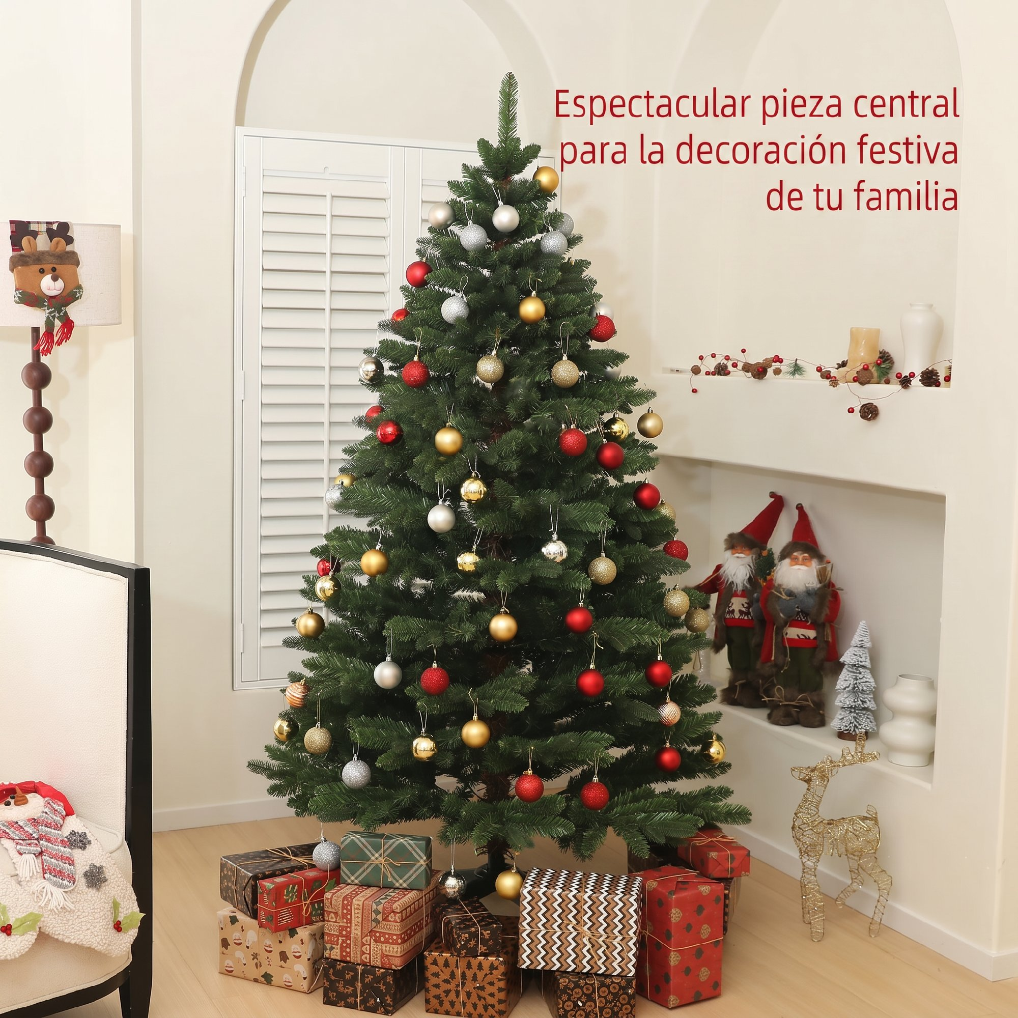 Un árbol de Navidad decorado con esferas rojas, doradas y plateadas, regalos debajo y texto promocional en español.
