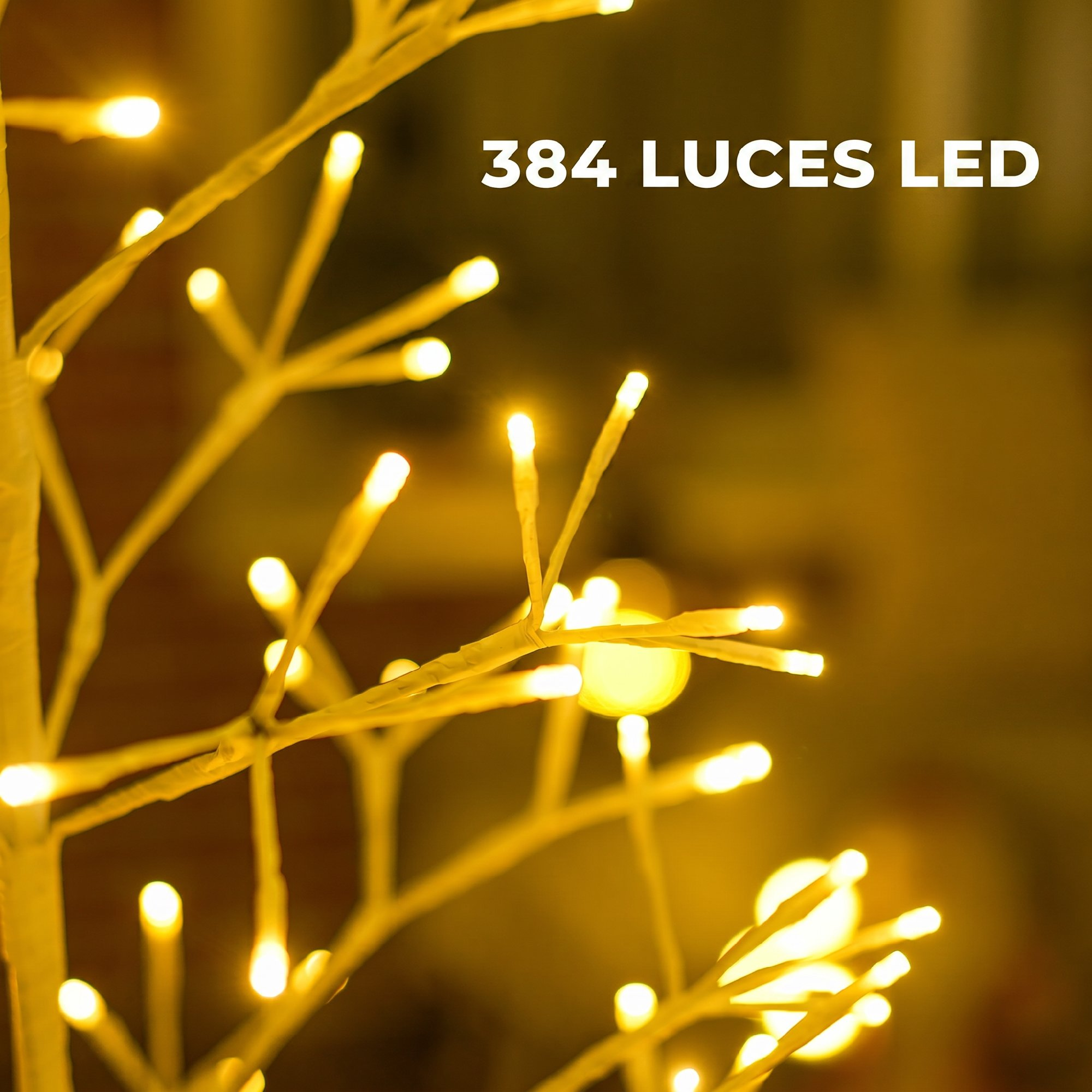 Un árbol LED iluminado con luces cálidas y el texto 384 LUCES LED.