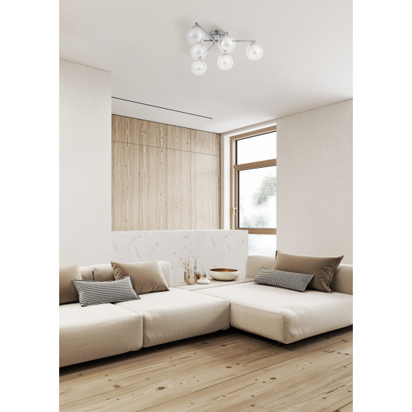 Una sala de estar moderna con un sofá esccional beige, piso de madera y una lámpara de techo de múltiples esferas.