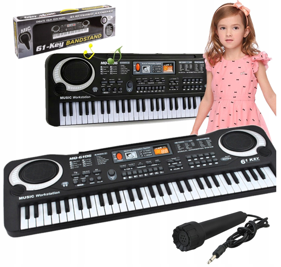 Czarny keyboard zabawkowy z 61 klawiszami, mikrofon, pudełko i dziewczynka w różowej sukience.
