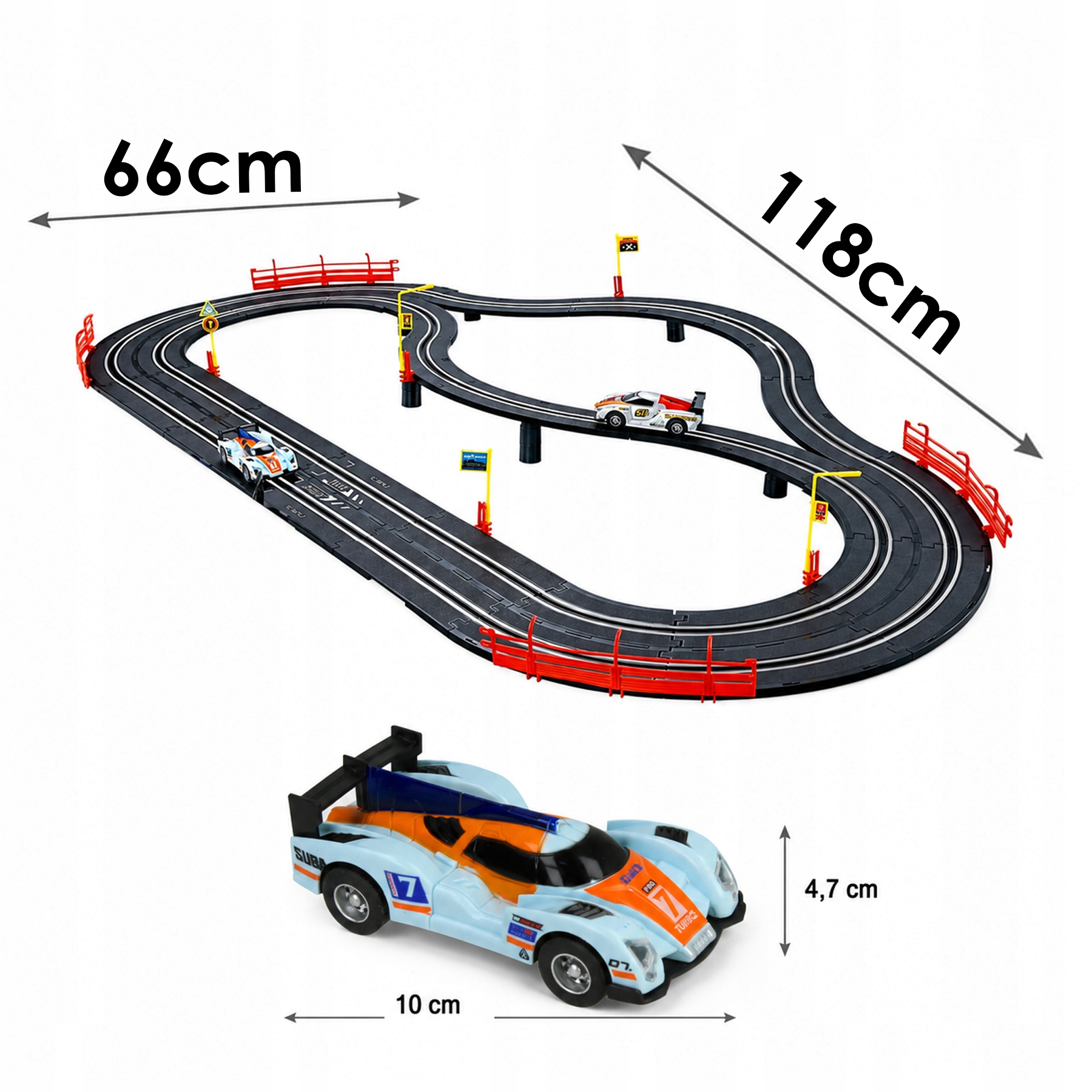 Zabawkowy tor wyścigowy z dwoma autami, o wymiarach 66 cm szerokości i 118 cm długości. Jedno auto ma 10x4,7 cm.