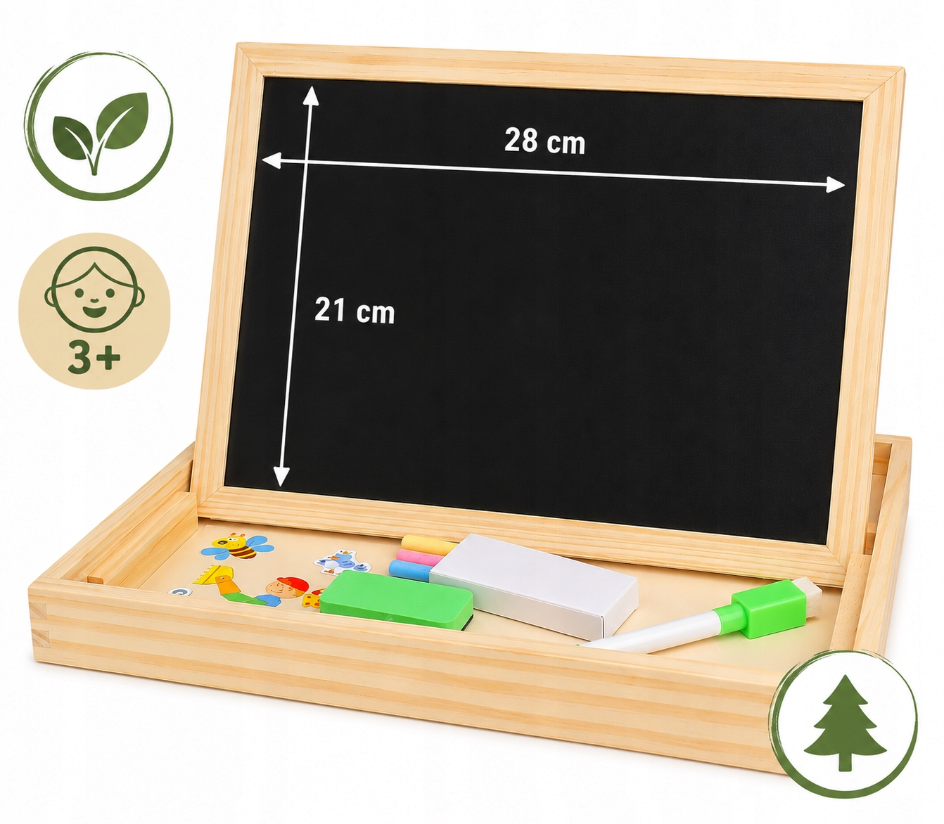 Drewniana tablica 28x21 cm z kredą, gąbką i pisakiem w pudełku na białym tle.
