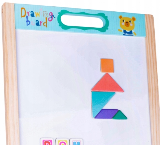 Drewniana tablica do rysowania z kolorowymi kształtami geometrycznymi i magnesami z literami.