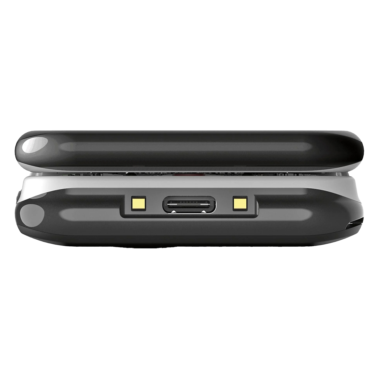 Vista inferiore di un dispositivo nero e grigio con una porta USB centrale e due piccoli contatti quadrati.