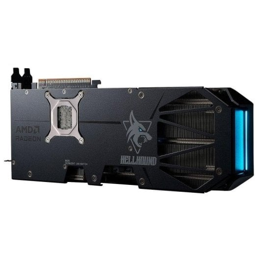 Scheda grafica nera AMD Radeon Hellhound con illuminazione blu e logo del lupo su sfondo nero.