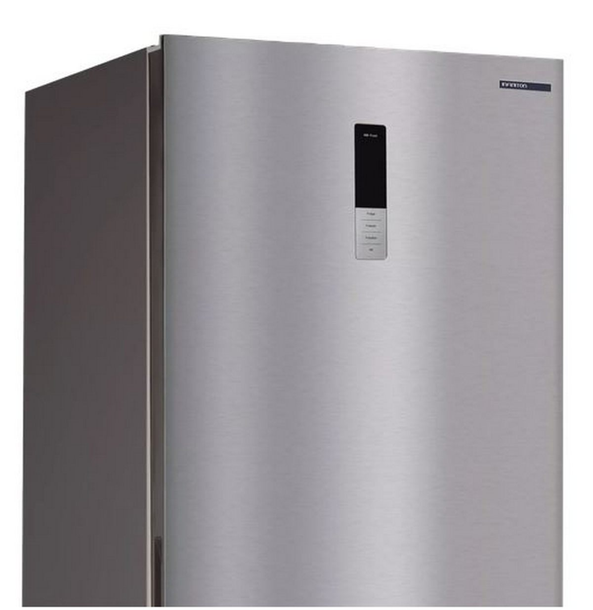 Refrigerador de acero inoxidable con pantalla digital en la puerta superior sobre fondo blanco.