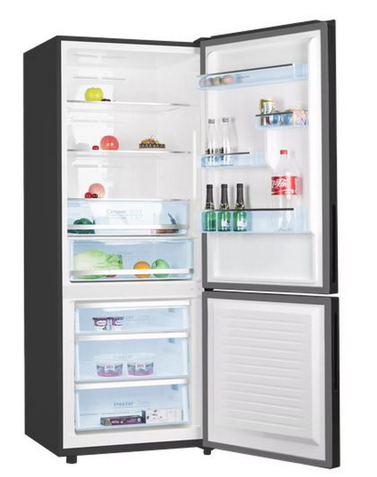 Un refrigerador negro abierto con alimentos en sus estantes y cajones sobre un fondo blanco.