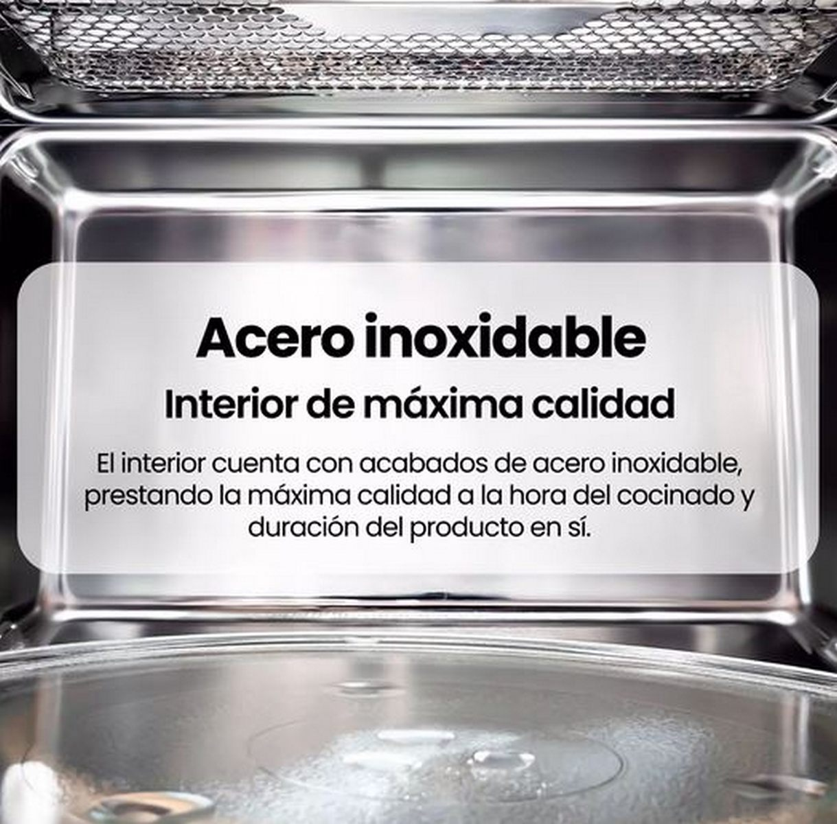 Interior de acero inoxidable de microondas con texto sobre calidad y durabilidad.