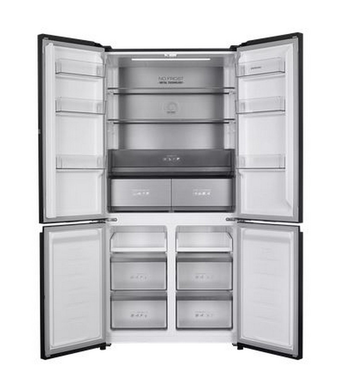 Un refrigerador negro de cuatro puertas con las puertas abiertas, mostrando estantes y cajones.